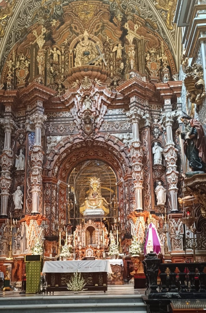 Altar de la Basílica de Nuestra Señora de Las Angustias